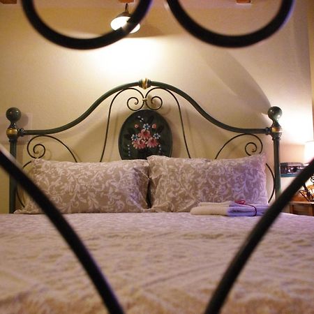 Casa De Ajala - B&B De Charme In Antica Dimora Totalmente Ristrutturata E Dotata Di Tutti I Confort Bagni Privati Spazio Living Patio Esterno Ambienti Climatizzati Degustazioni Prodotti Locali Làconi Kültér fotó