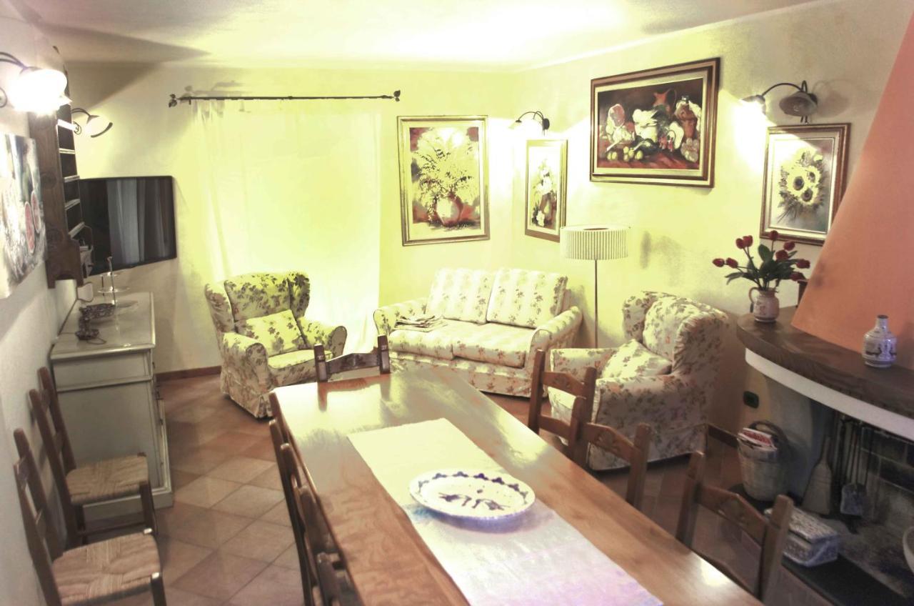 Casa De Ajala - B&B De Charme In Antica Dimora Totalmente Ristrutturata E Dotata Di Tutti I Confort Bagni Privati Spazio Living Patio Esterno Ambienti Climatizzati Degustazioni Prodotti Locali Làconi Kültér fotó