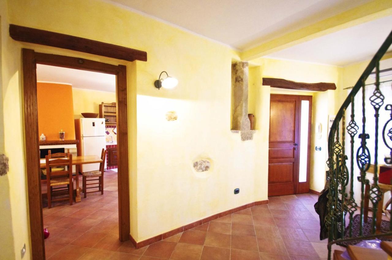 Casa De Ajala - B&B De Charme In Antica Dimora Totalmente Ristrutturata E Dotata Di Tutti I Confort Bagni Privati Spazio Living Patio Esterno Ambienti Climatizzati Degustazioni Prodotti Locali Làconi Kültér fotó