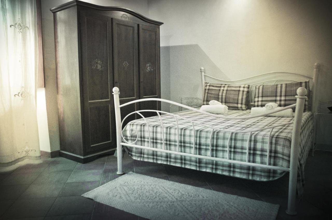 Casa De Ajala - B&B De Charme In Antica Dimora Totalmente Ristrutturata E Dotata Di Tutti I Confort Bagni Privati Spazio Living Patio Esterno Ambienti Climatizzati Degustazioni Prodotti Locali Làconi Kültér fotó