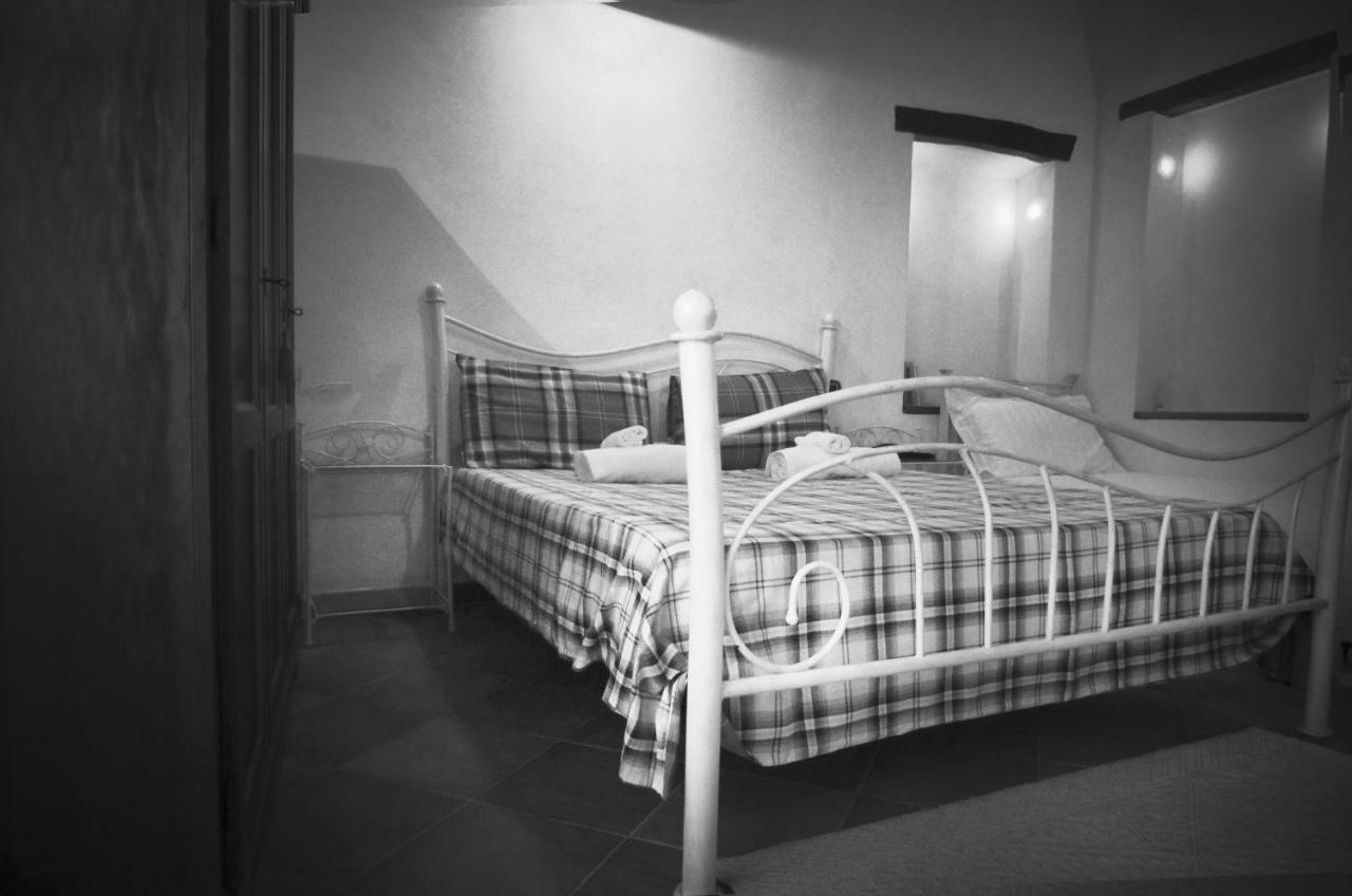 Casa De Ajala - B&B De Charme In Antica Dimora Totalmente Ristrutturata E Dotata Di Tutti I Confort Bagni Privati Spazio Living Patio Esterno Ambienti Climatizzati Degustazioni Prodotti Locali Làconi Kültér fotó