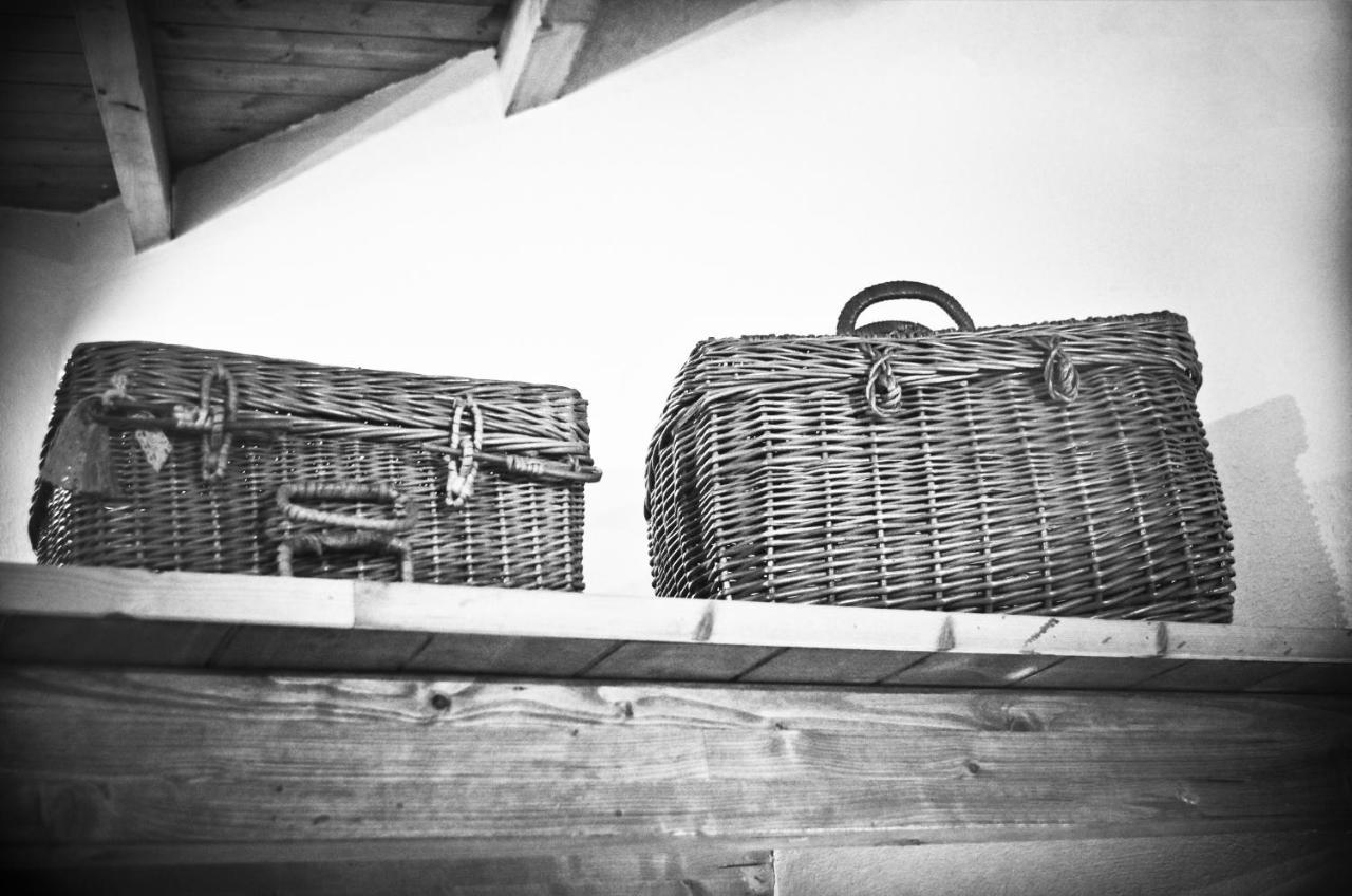 Casa De Ajala - B&B De Charme In Antica Dimora Totalmente Ristrutturata E Dotata Di Tutti I Confort Bagni Privati Spazio Living Patio Esterno Ambienti Climatizzati Degustazioni Prodotti Locali Làconi Kültér fotó