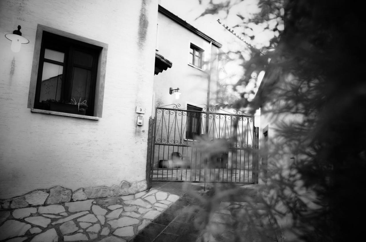 Casa De Ajala - B&B De Charme In Antica Dimora Totalmente Ristrutturata E Dotata Di Tutti I Confort Bagni Privati Spazio Living Patio Esterno Ambienti Climatizzati Degustazioni Prodotti Locali Làconi Kültér fotó