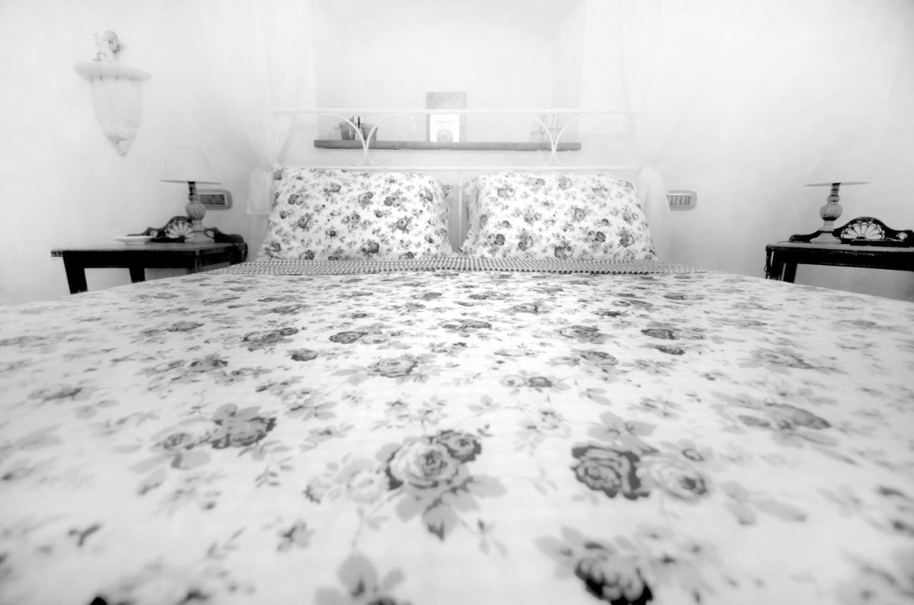 Casa De Ajala - B&B De Charme In Antica Dimora Totalmente Ristrutturata E Dotata Di Tutti I Confort Bagni Privati Spazio Living Patio Esterno Ambienti Climatizzati Degustazioni Prodotti Locali Làconi Kültér fotó