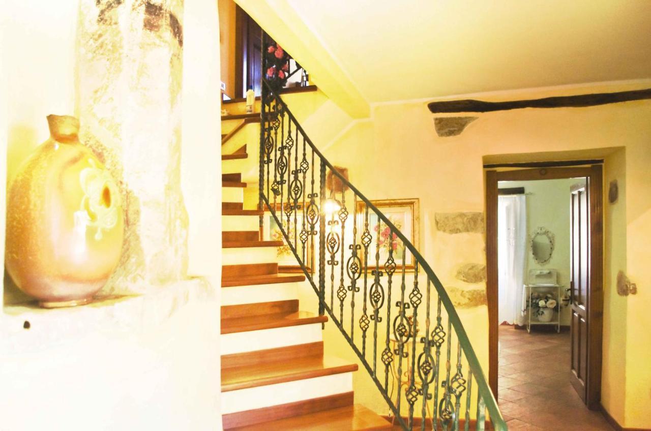Casa De Ajala - B&B De Charme In Antica Dimora Totalmente Ristrutturata E Dotata Di Tutti I Confort Bagni Privati Spazio Living Patio Esterno Ambienti Climatizzati Degustazioni Prodotti Locali Làconi Kültér fotó