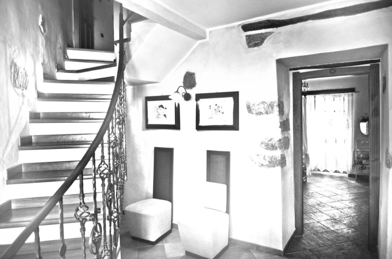 Casa De Ajala - B&B De Charme In Antica Dimora Totalmente Ristrutturata E Dotata Di Tutti I Confort Bagni Privati Spazio Living Patio Esterno Ambienti Climatizzati Degustazioni Prodotti Locali Làconi Kültér fotó