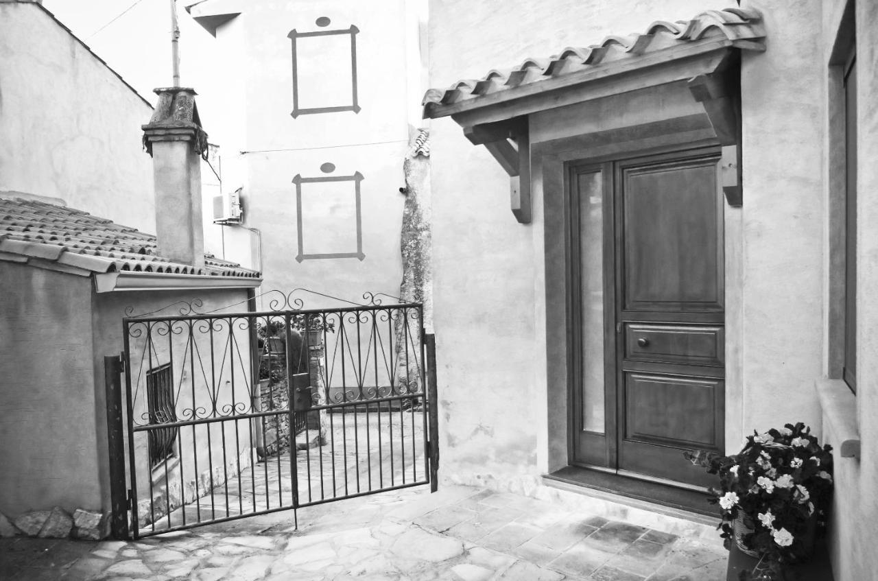 Casa De Ajala - B&B De Charme In Antica Dimora Totalmente Ristrutturata E Dotata Di Tutti I Confort Bagni Privati Spazio Living Patio Esterno Ambienti Climatizzati Degustazioni Prodotti Locali Làconi Kültér fotó