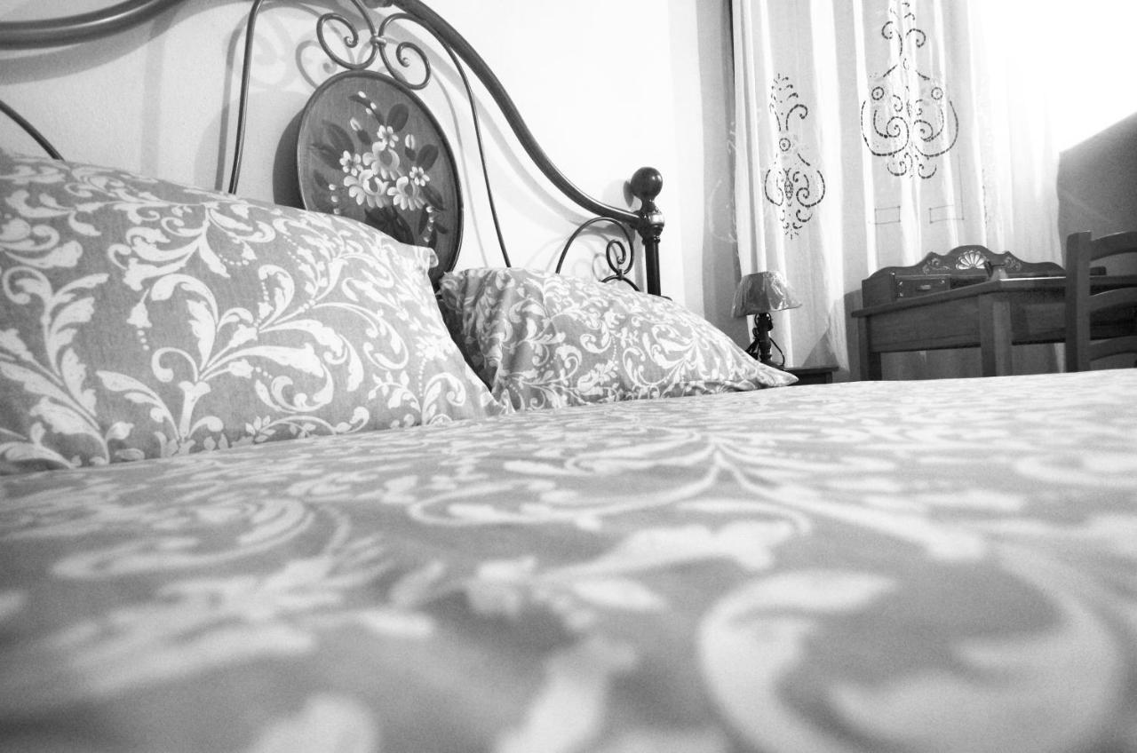 Casa De Ajala - B&B De Charme In Antica Dimora Totalmente Ristrutturata E Dotata Di Tutti I Confort Bagni Privati Spazio Living Patio Esterno Ambienti Climatizzati Degustazioni Prodotti Locali Làconi Kültér fotó