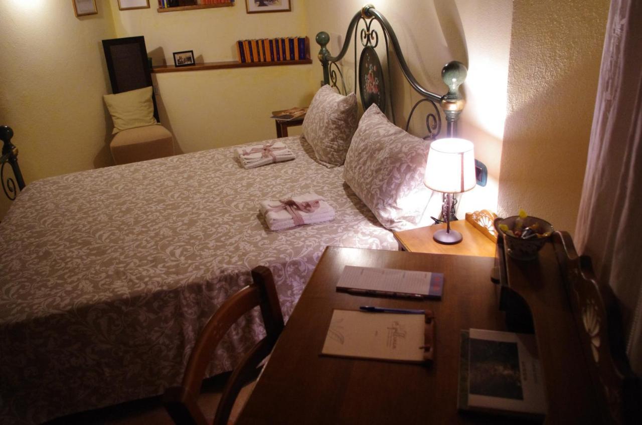 Casa De Ajala - B&B De Charme In Antica Dimora Totalmente Ristrutturata E Dotata Di Tutti I Confort Bagni Privati Spazio Living Patio Esterno Ambienti Climatizzati Degustazioni Prodotti Locali Làconi Kültér fotó