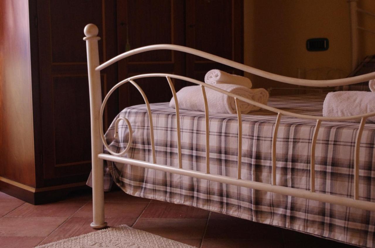 Casa De Ajala - B&B De Charme In Antica Dimora Totalmente Ristrutturata E Dotata Di Tutti I Confort Bagni Privati Spazio Living Patio Esterno Ambienti Climatizzati Degustazioni Prodotti Locali Làconi Kültér fotó
