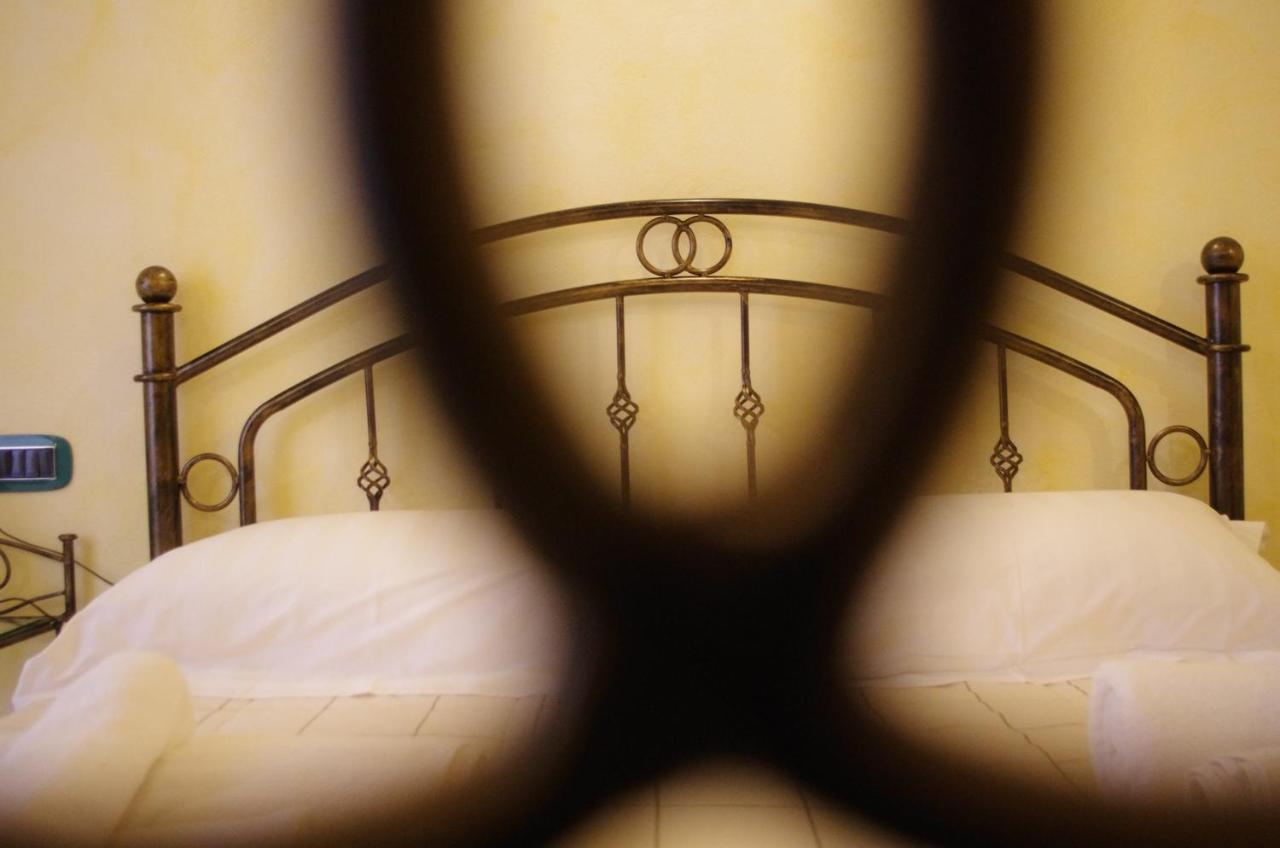 Casa De Ajala - B&B De Charme In Antica Dimora Totalmente Ristrutturata E Dotata Di Tutti I Confort Bagni Privati Spazio Living Patio Esterno Ambienti Climatizzati Degustazioni Prodotti Locali Làconi Kültér fotó