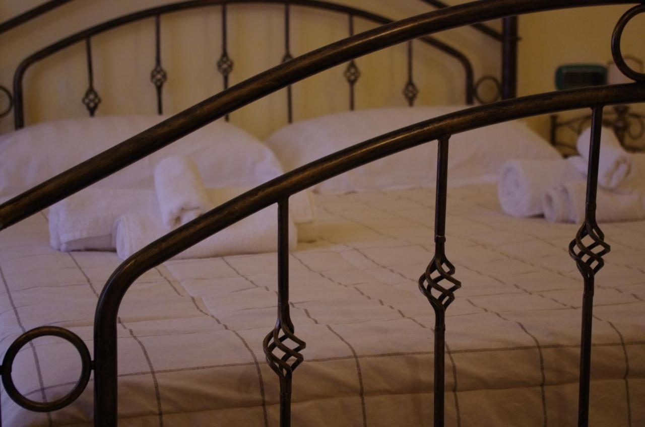 Casa De Ajala - B&B De Charme In Antica Dimora Totalmente Ristrutturata E Dotata Di Tutti I Confort Bagni Privati Spazio Living Patio Esterno Ambienti Climatizzati Degustazioni Prodotti Locali Làconi Kültér fotó