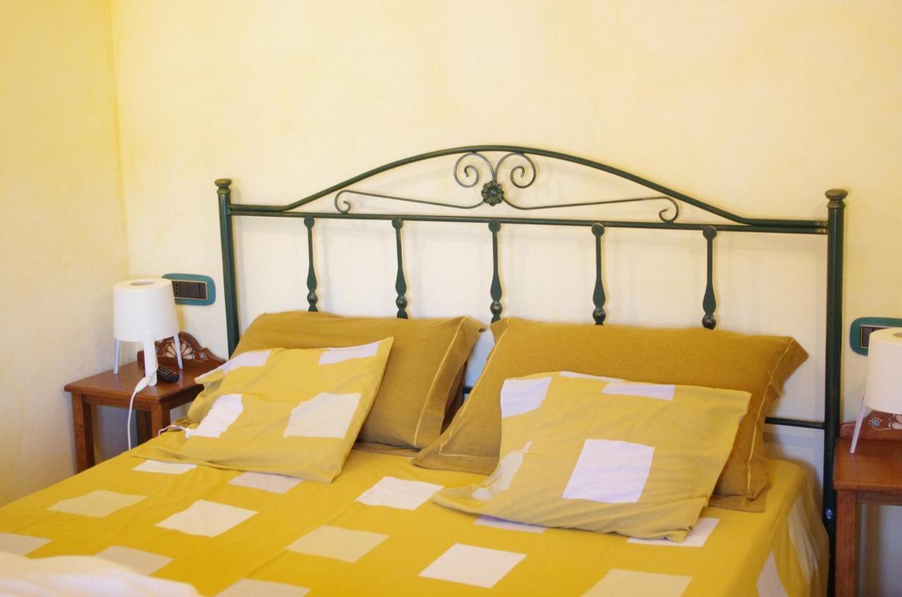 Casa De Ajala - B&B De Charme In Antica Dimora Totalmente Ristrutturata E Dotata Di Tutti I Confort Bagni Privati Spazio Living Patio Esterno Ambienti Climatizzati Degustazioni Prodotti Locali Làconi Kültér fotó