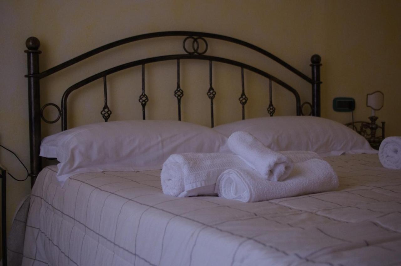 Casa De Ajala - B&B De Charme In Antica Dimora Totalmente Ristrutturata E Dotata Di Tutti I Confort Bagni Privati Spazio Living Patio Esterno Ambienti Climatizzati Degustazioni Prodotti Locali Làconi Kültér fotó
