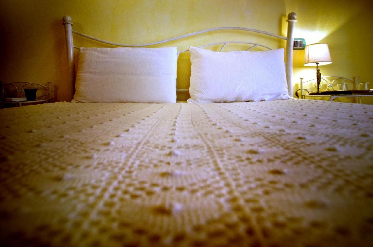 Casa De Ajala - B&B De Charme In Antica Dimora Totalmente Ristrutturata E Dotata Di Tutti I Confort Bagni Privati Spazio Living Patio Esterno Ambienti Climatizzati Degustazioni Prodotti Locali Làconi Kültér fotó