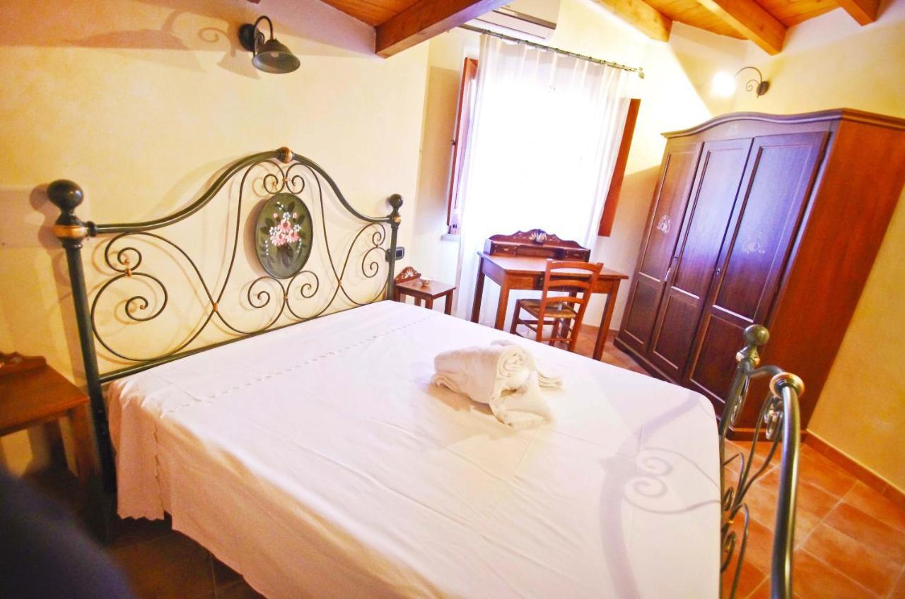 Casa De Ajala - B&B De Charme In Antica Dimora Totalmente Ristrutturata E Dotata Di Tutti I Confort Bagni Privati Spazio Living Patio Esterno Ambienti Climatizzati Degustazioni Prodotti Locali Làconi Kültér fotó